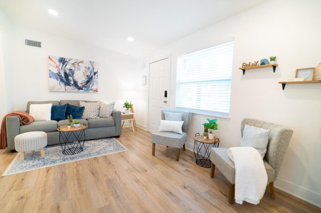 Calming And Renovated Near Dt St Pete Pier 2 King Holiday home