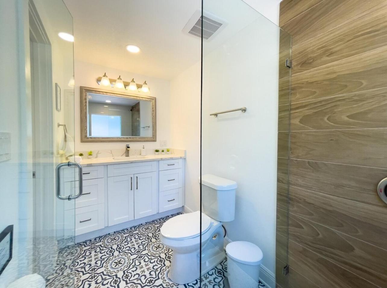 Calming And Renovated Near Dt St Pete Pier 2 King Holiday home St. Petersburg
